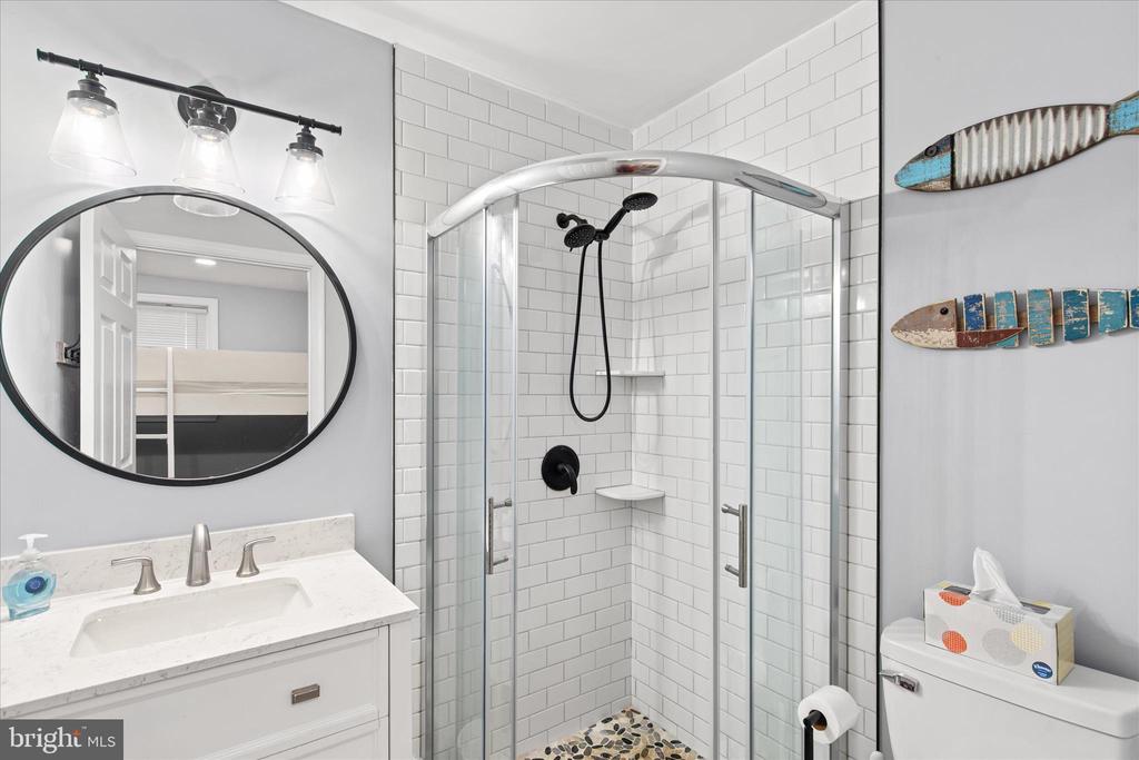 121 70TH STREET Unit: 4