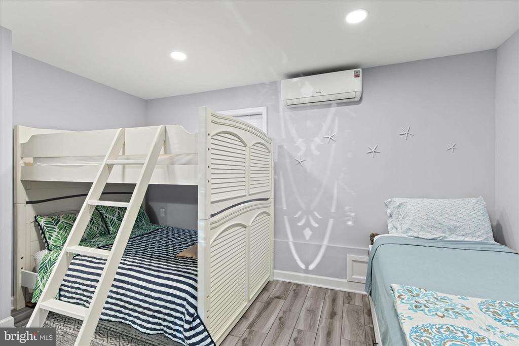 121 70TH STREET Unit: 4