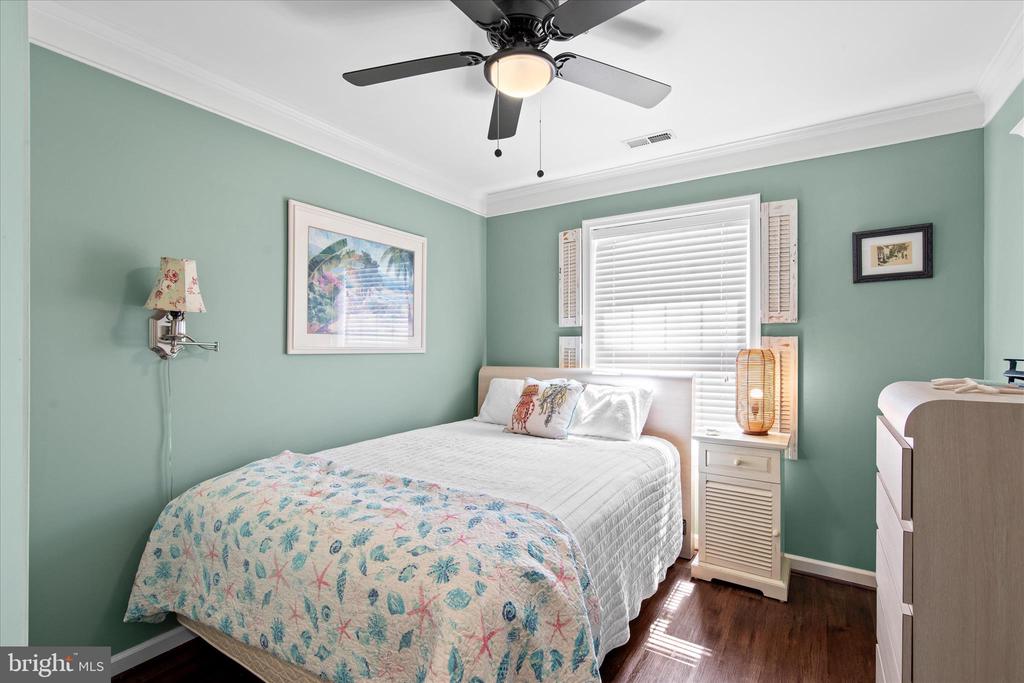 121 70TH STREET Unit: 4