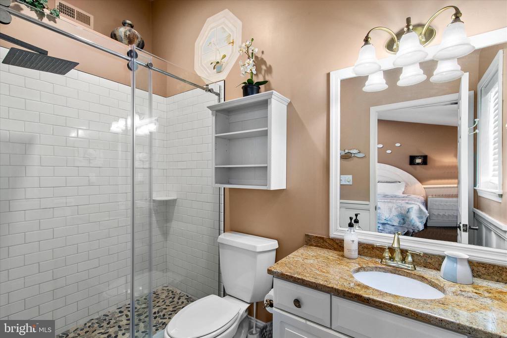 121 70TH STREET Unit: 4