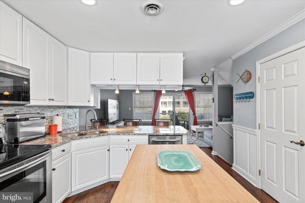 121 70TH STREET Unit: 4