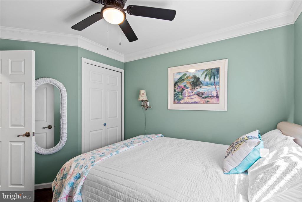 121 70TH STREET Unit: 4