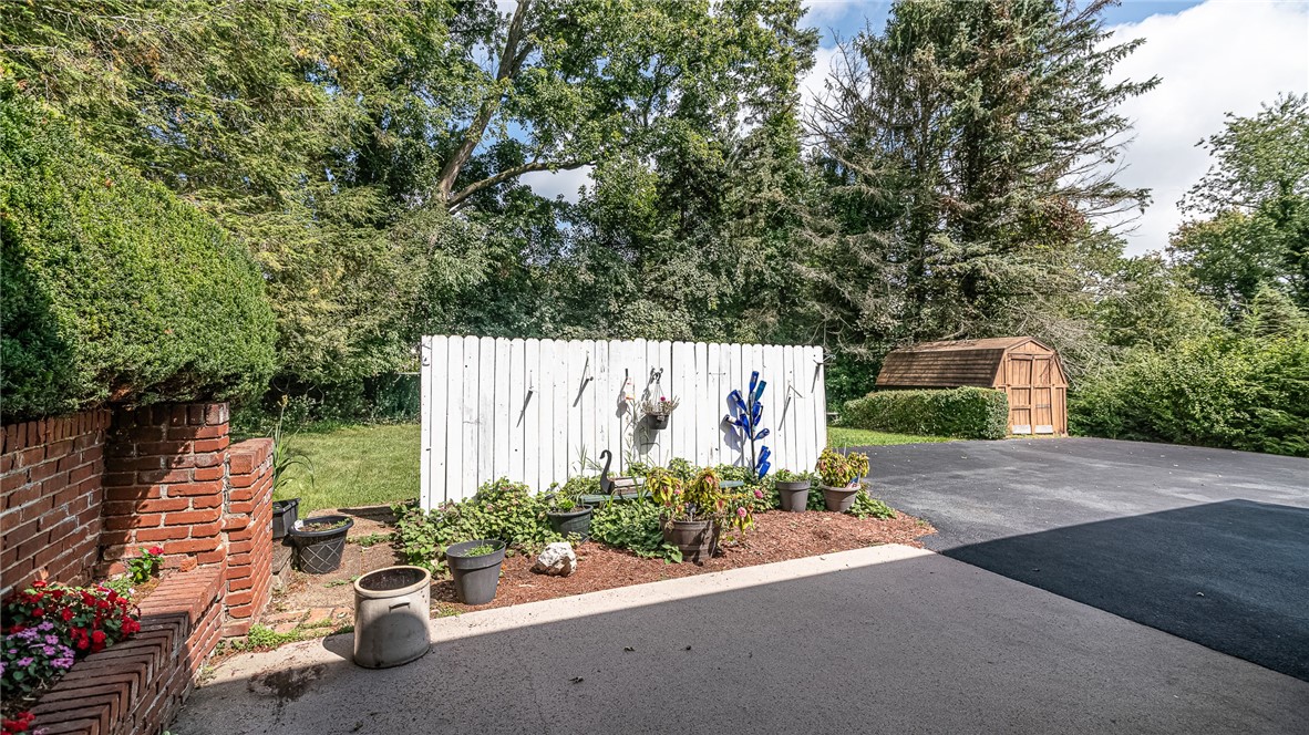 915 Limestone Dr