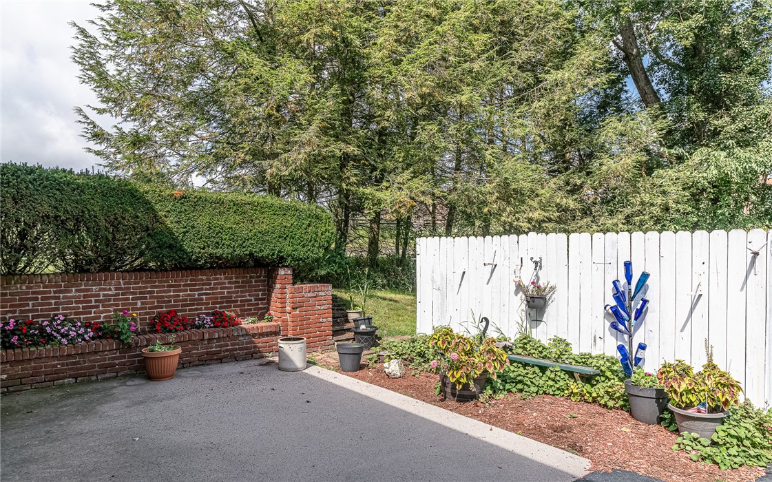 915 Limestone Dr