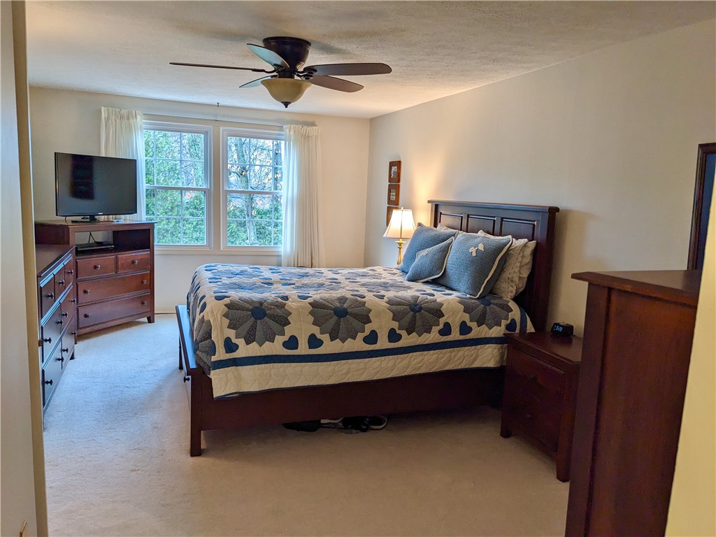 1210 Oakridge Dr