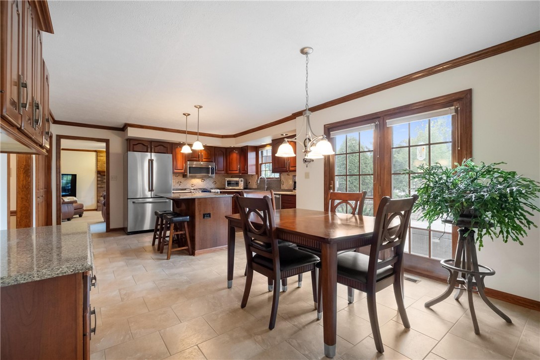233 Meadowbrook Dr