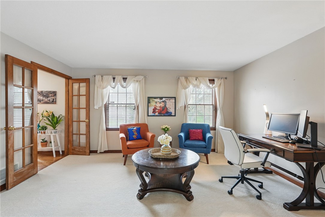 211 Meadowbrook Dr