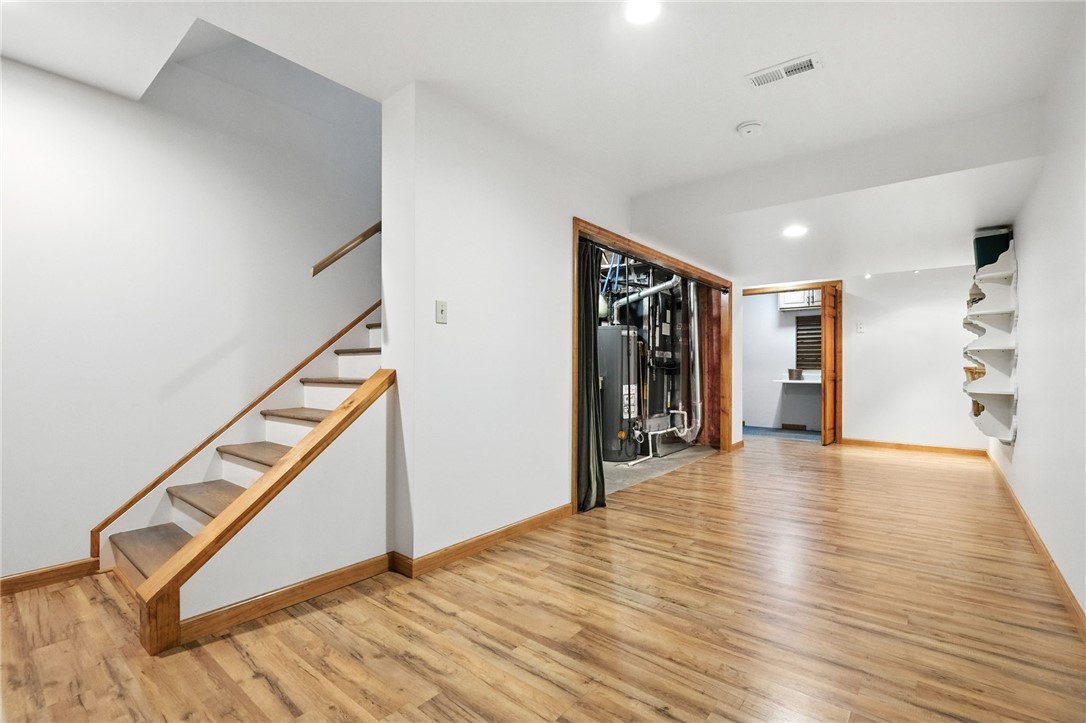 104 Moore Rd