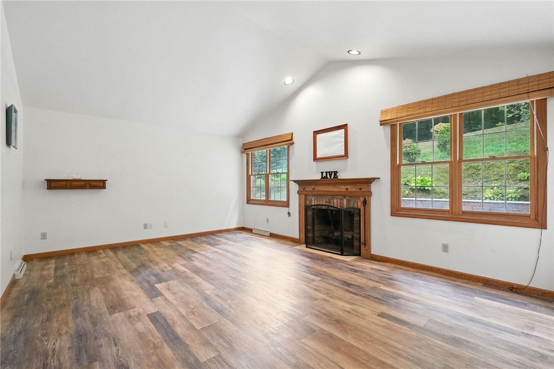104 Moore Rd