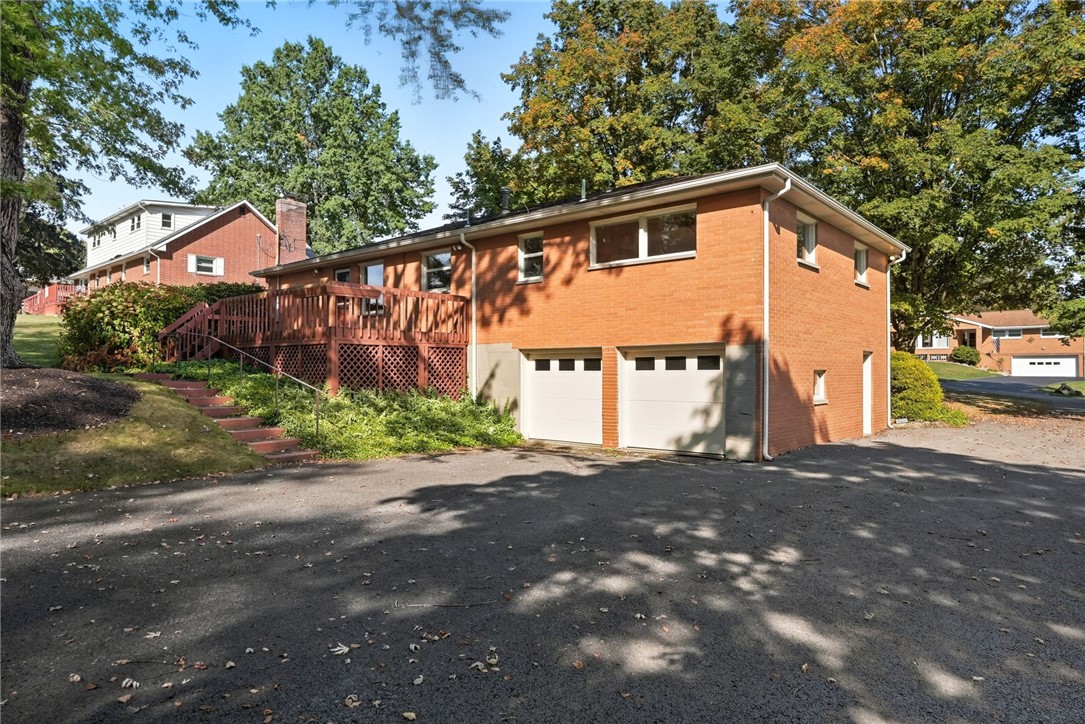 126 Meadowbrook Rd