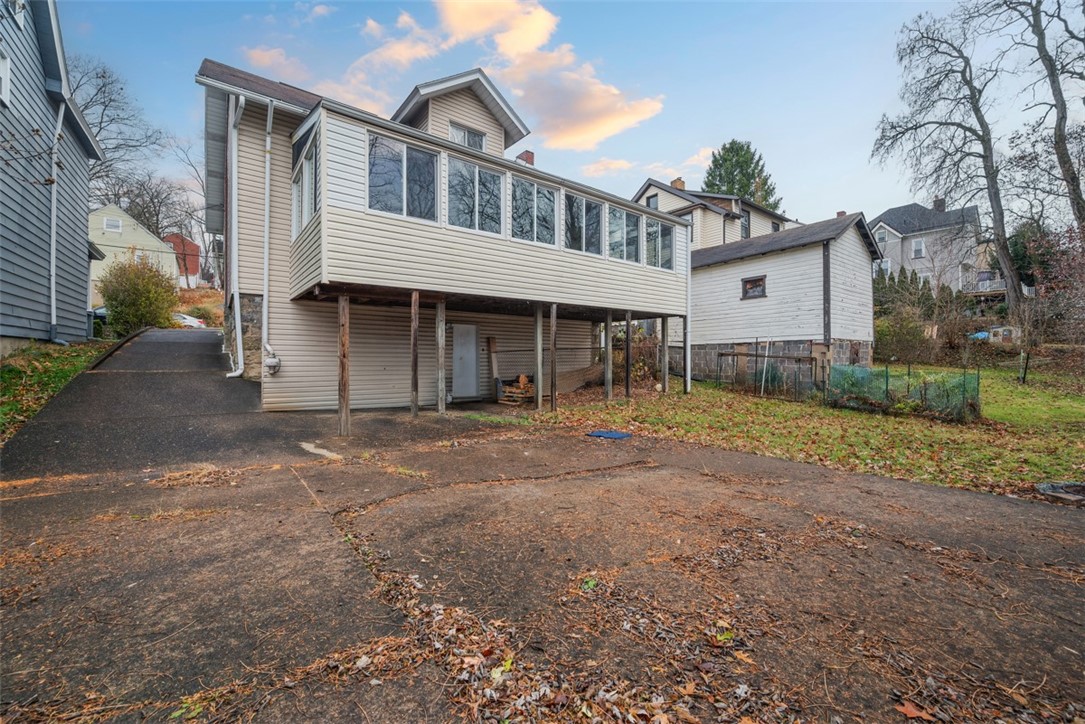65 Courtney St