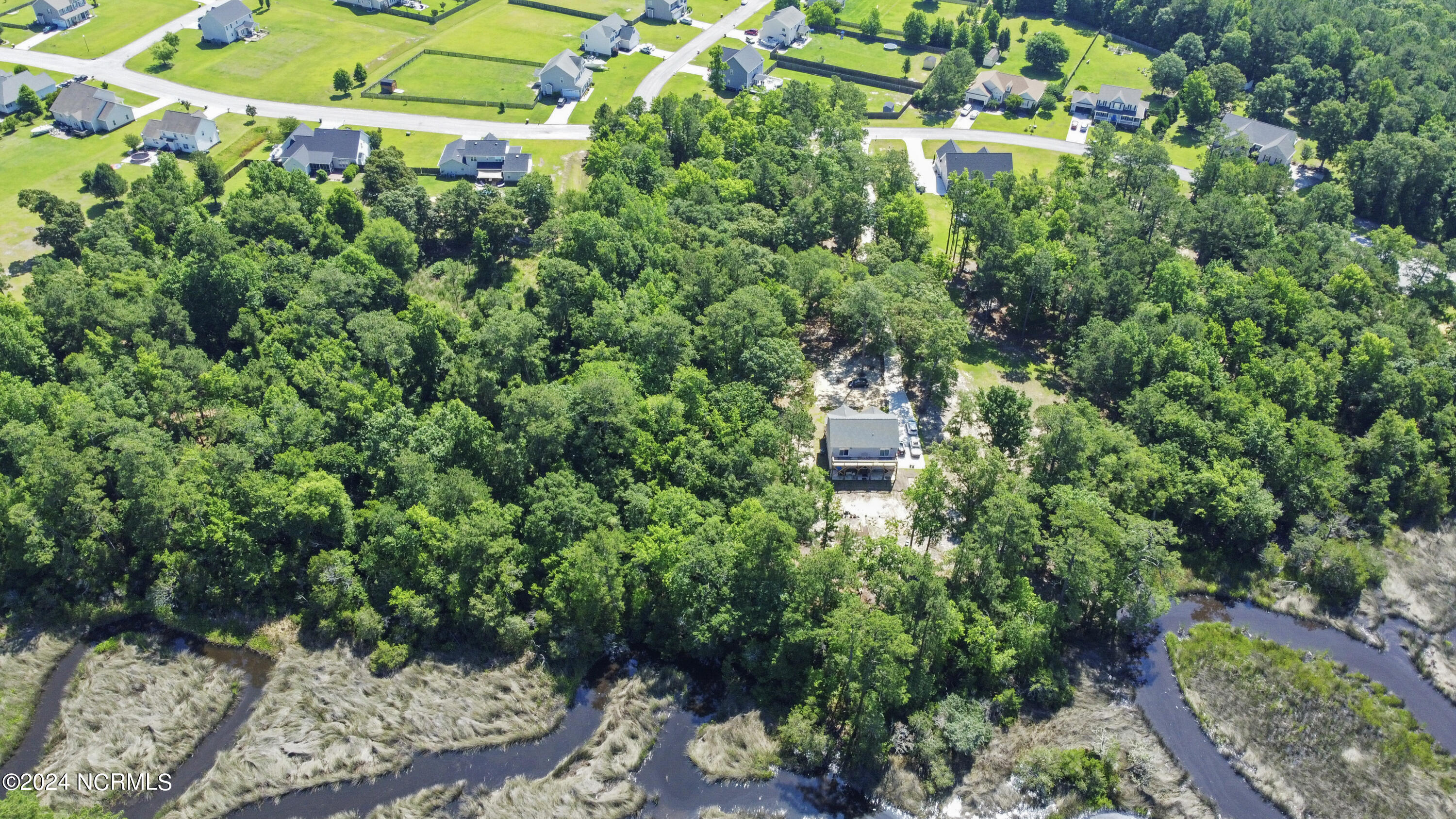 118 40 Lafitte Drive