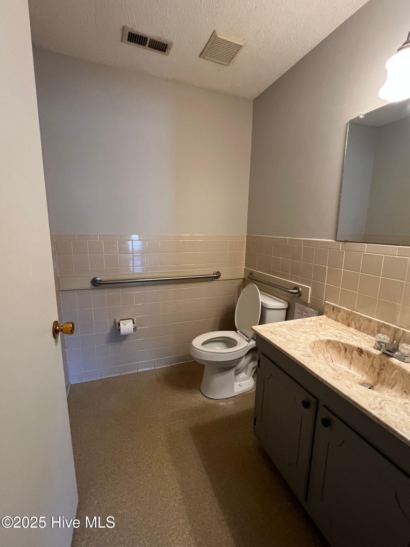 1700 Country Club Road