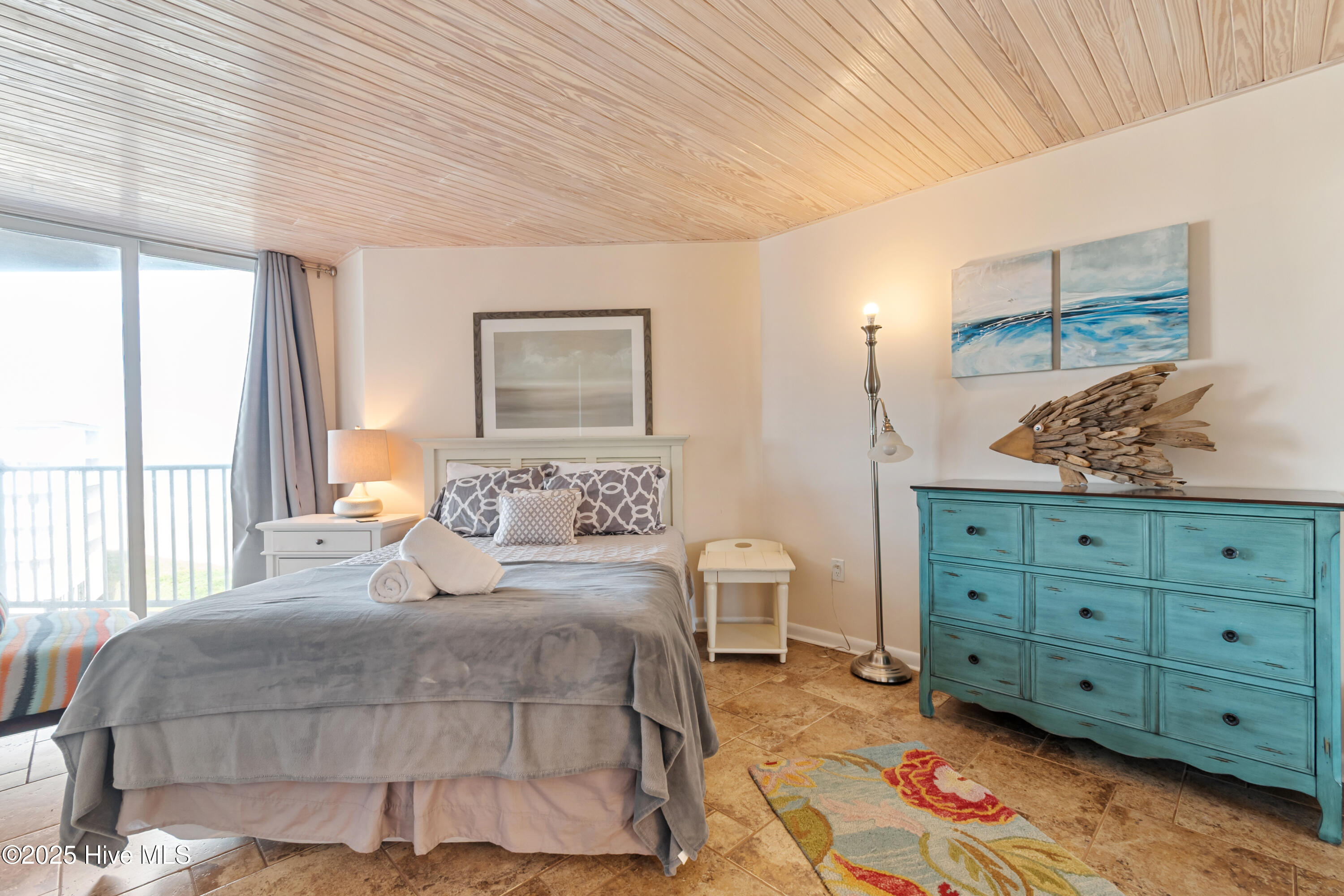 2000 New River Inlet Road, 2611