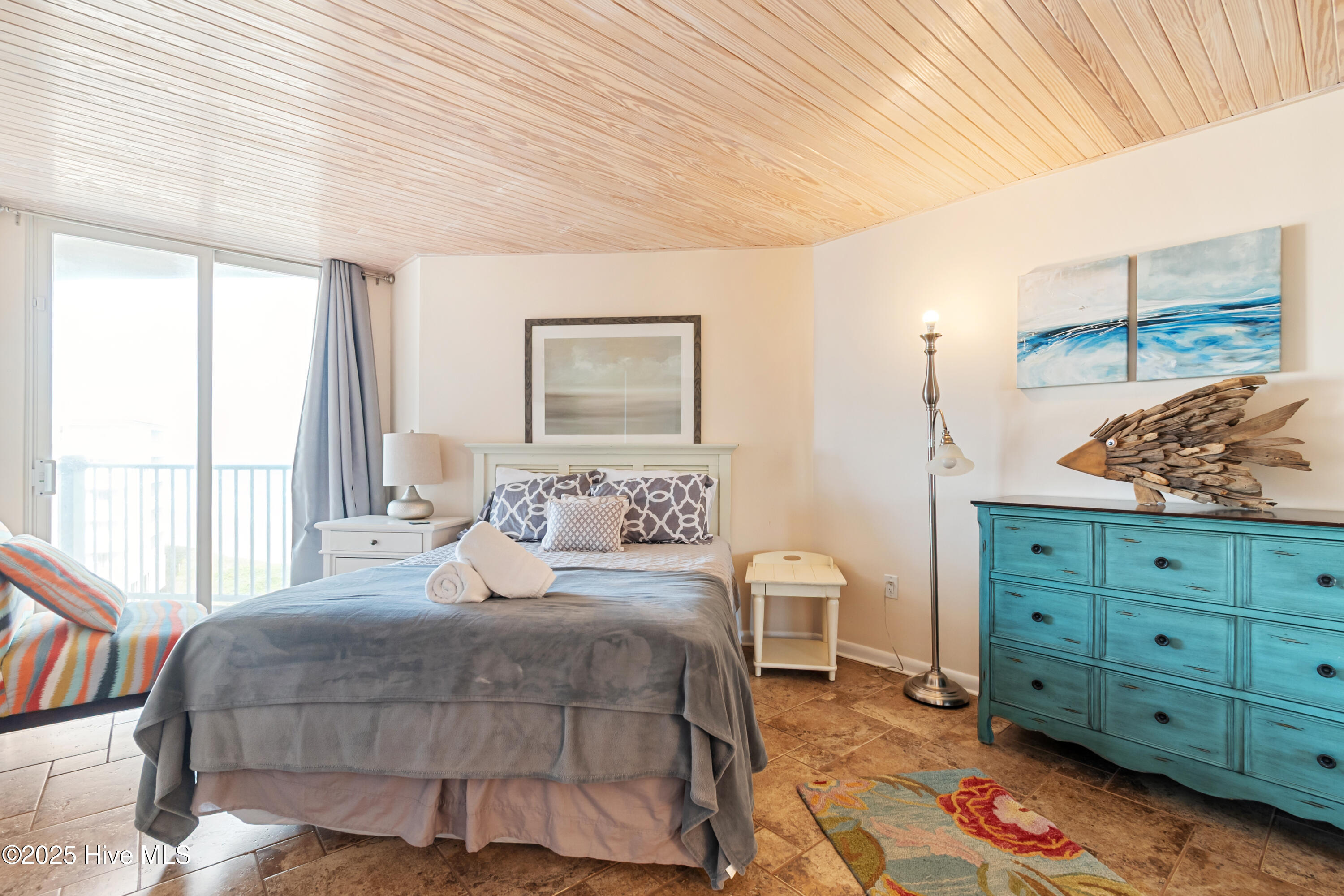 2000 New River Inlet Road, 2611