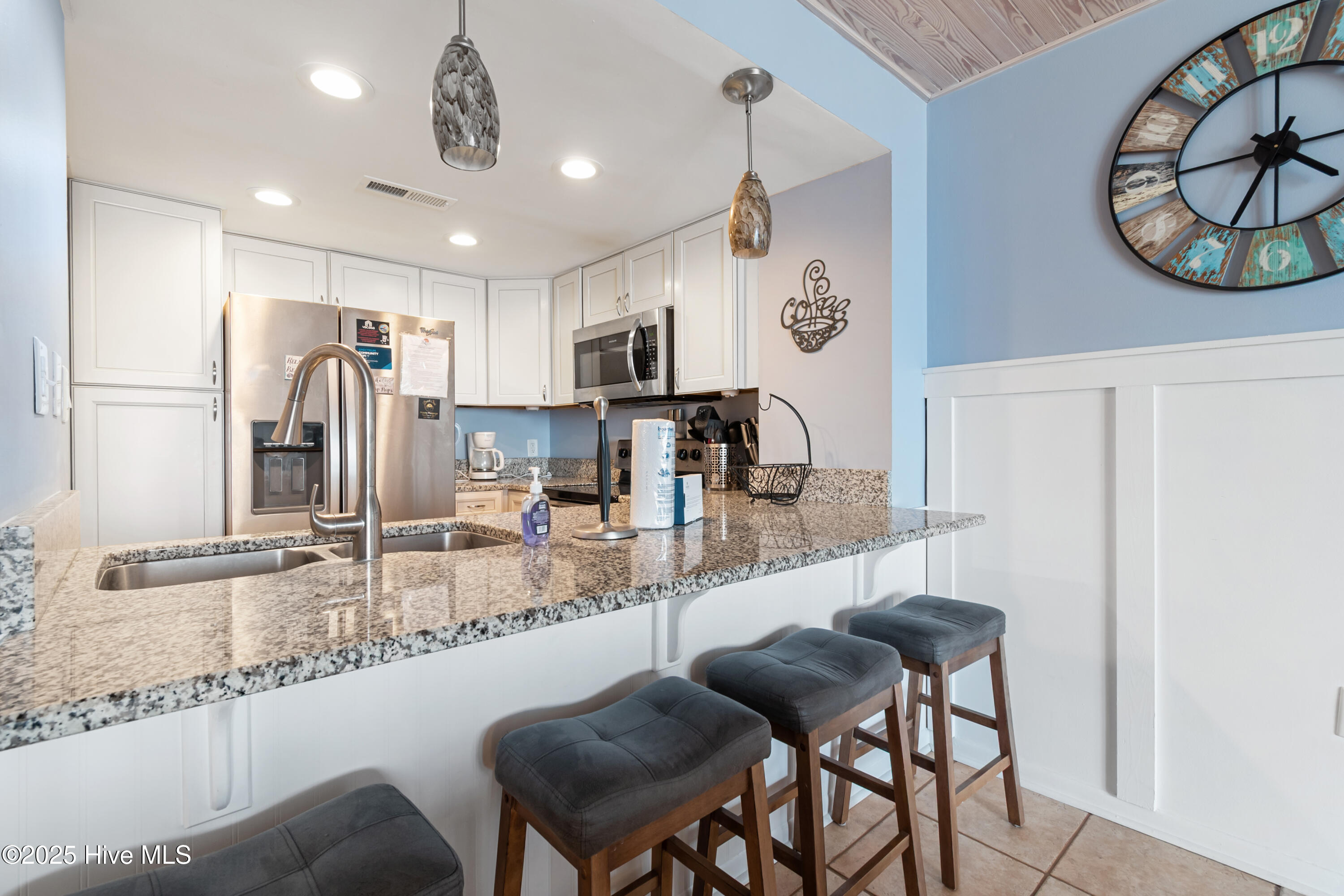 2000 New River Inlet Road, 2611