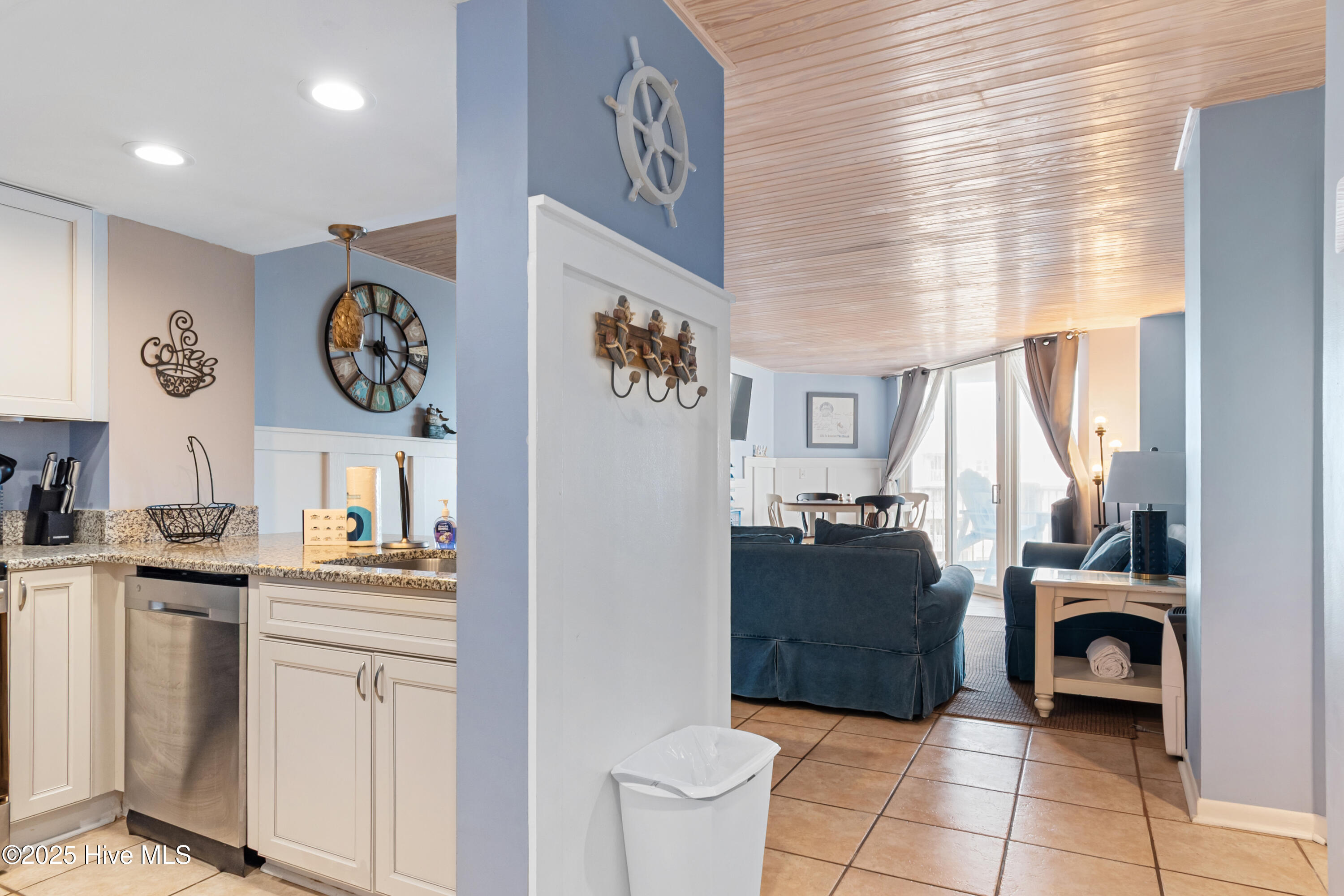 2000 New River Inlet Road, 2611