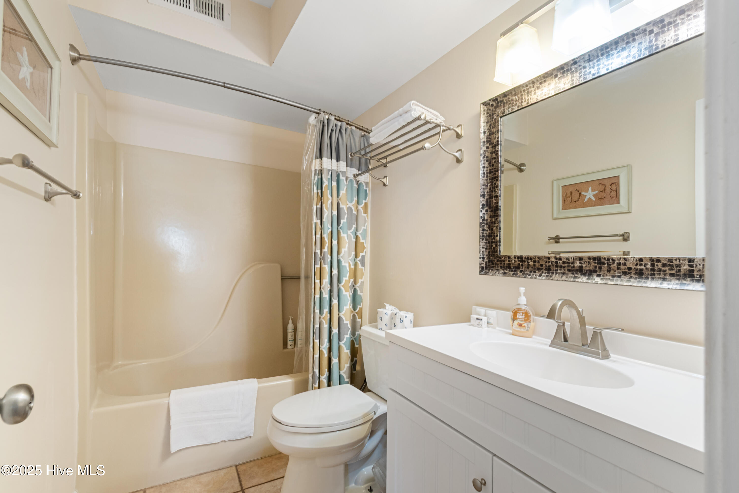 2000 New River Inlet Road, 2611