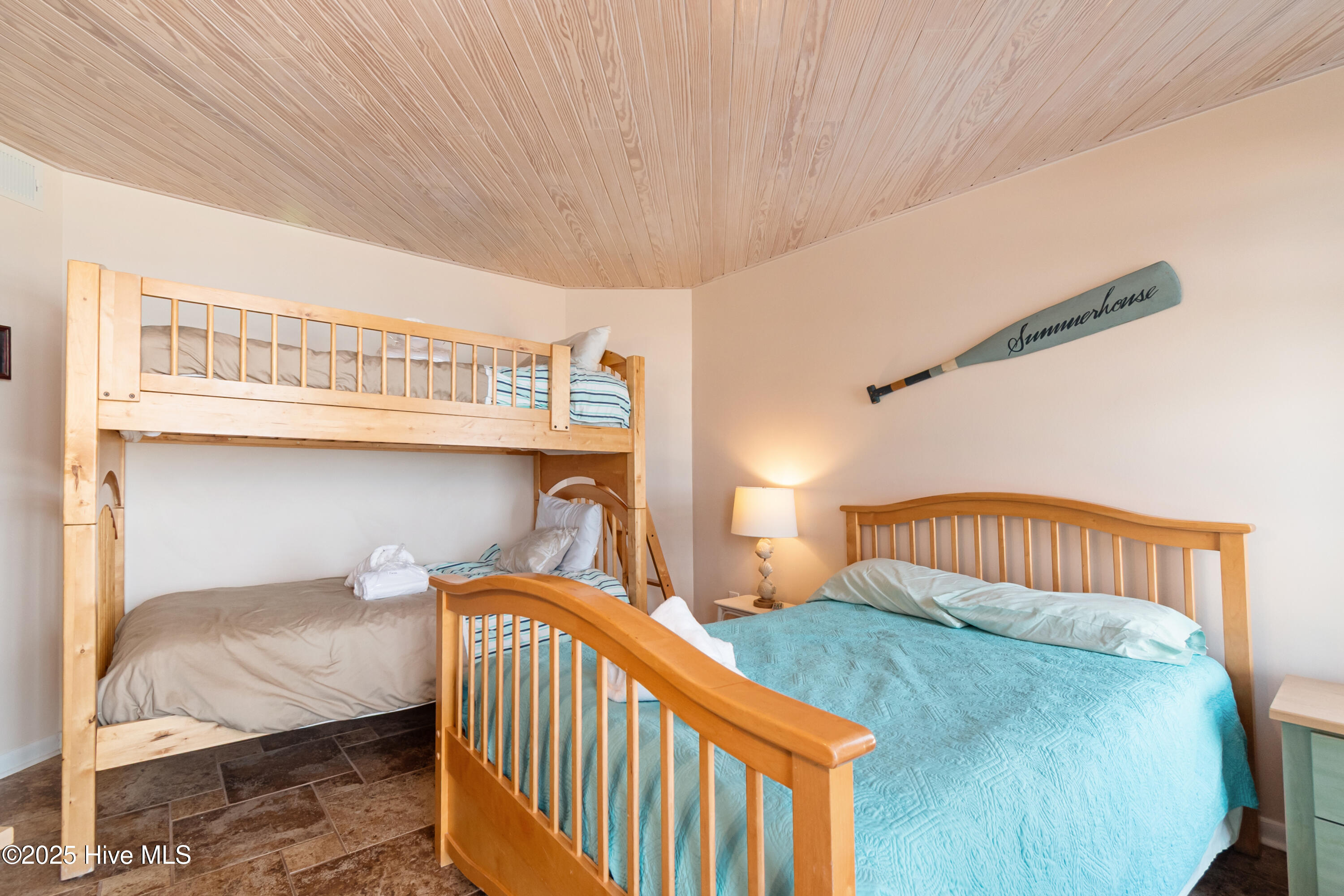 2000 New River Inlet Road, 2611