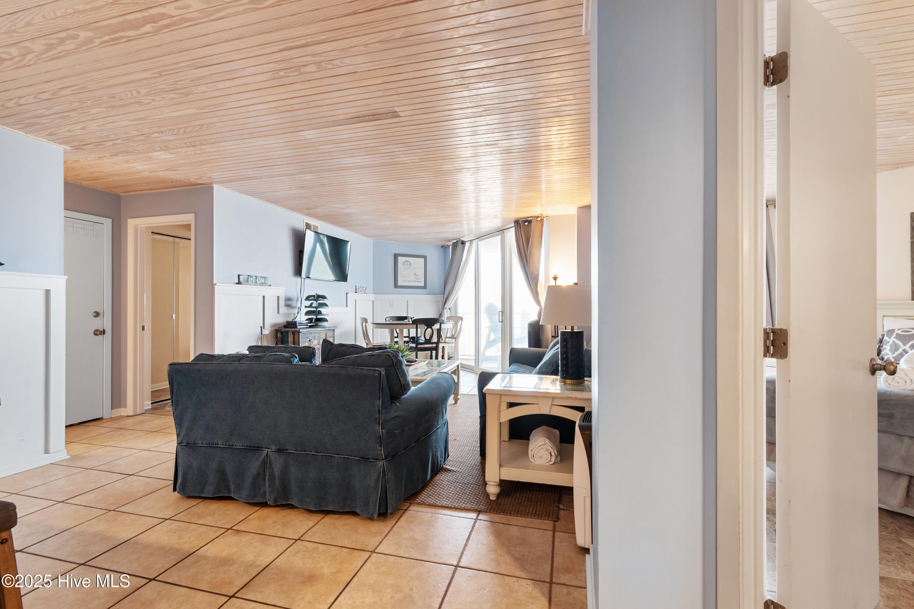 2000 New River Inlet Road, 2611