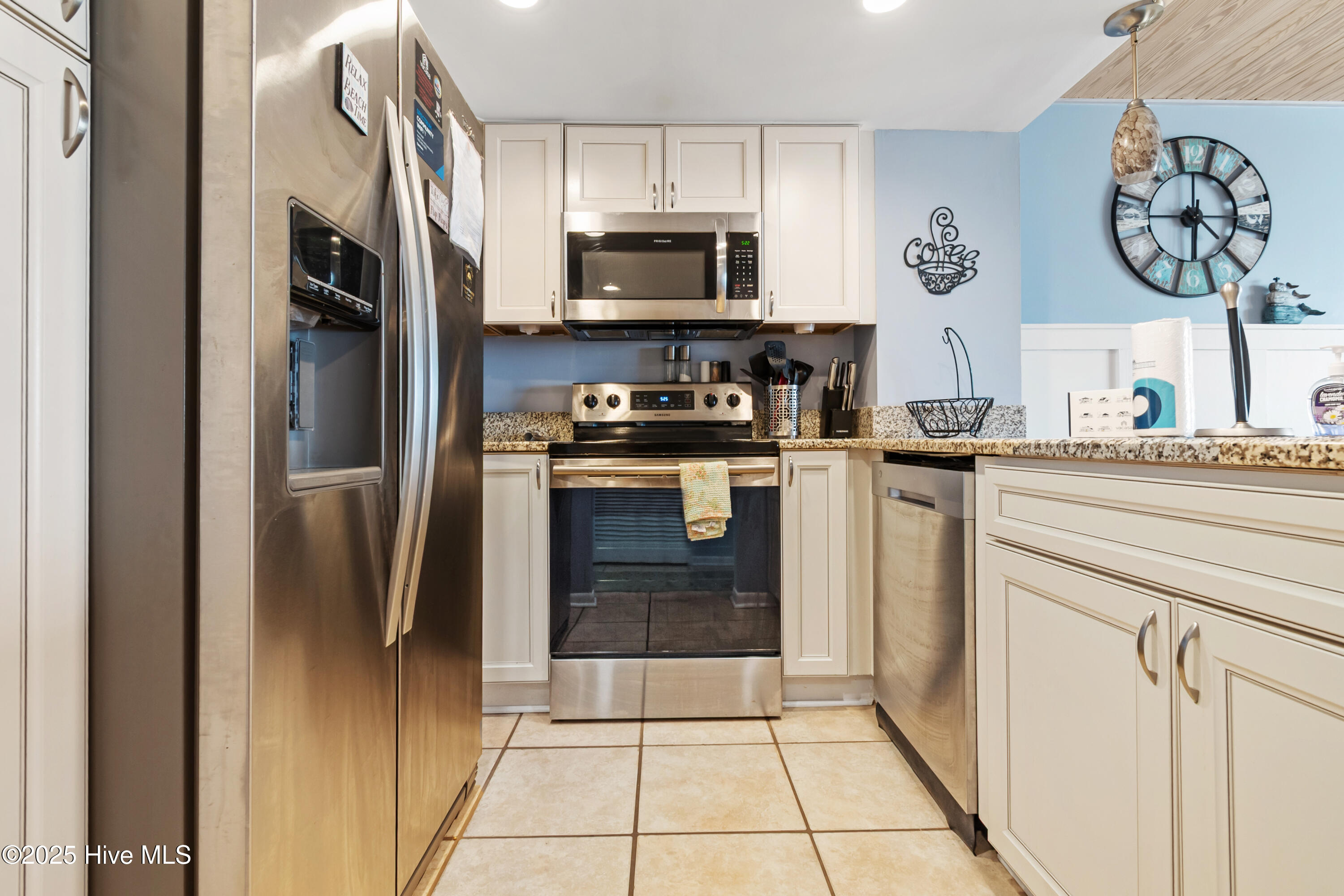 2000 New River Inlet Road, 2611