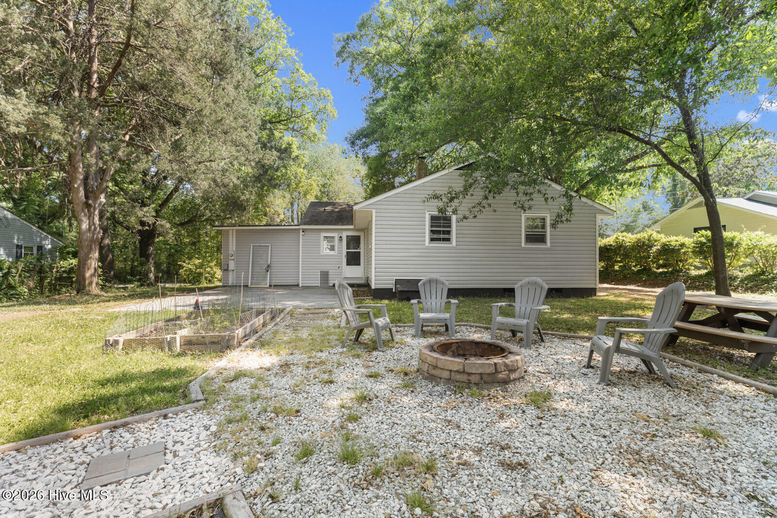 807 River Street