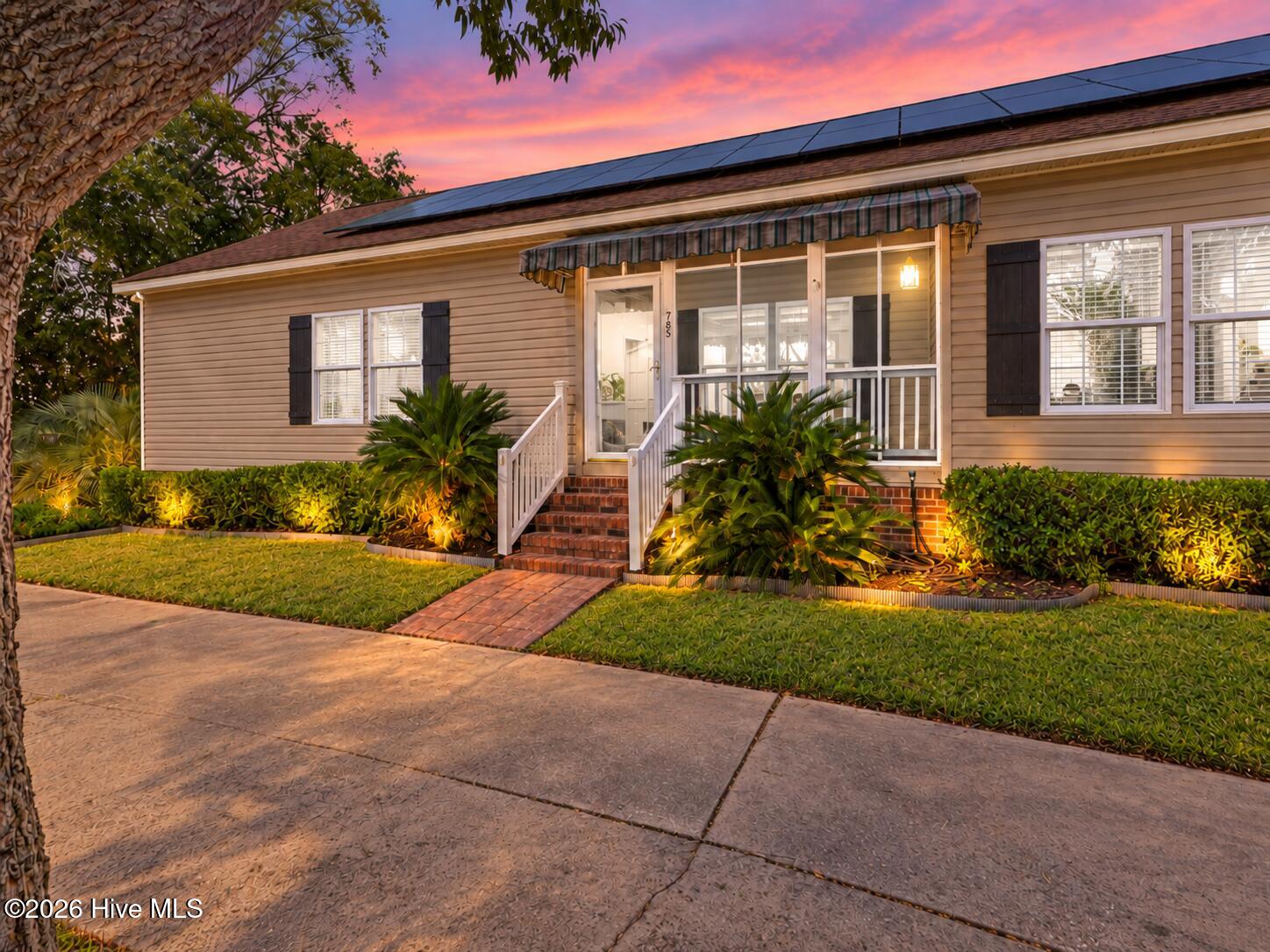 705 Swann Street