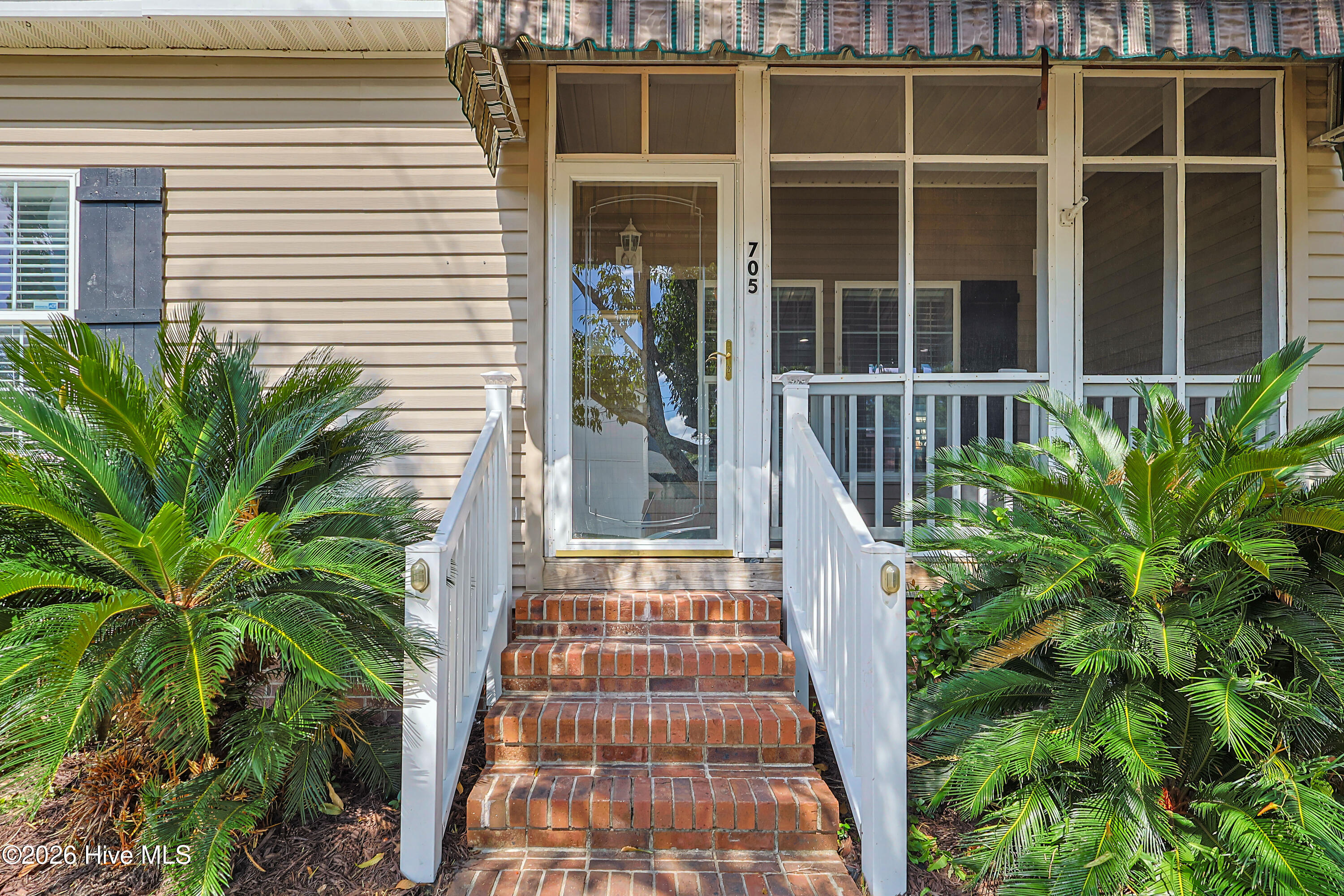 705 Swann Street