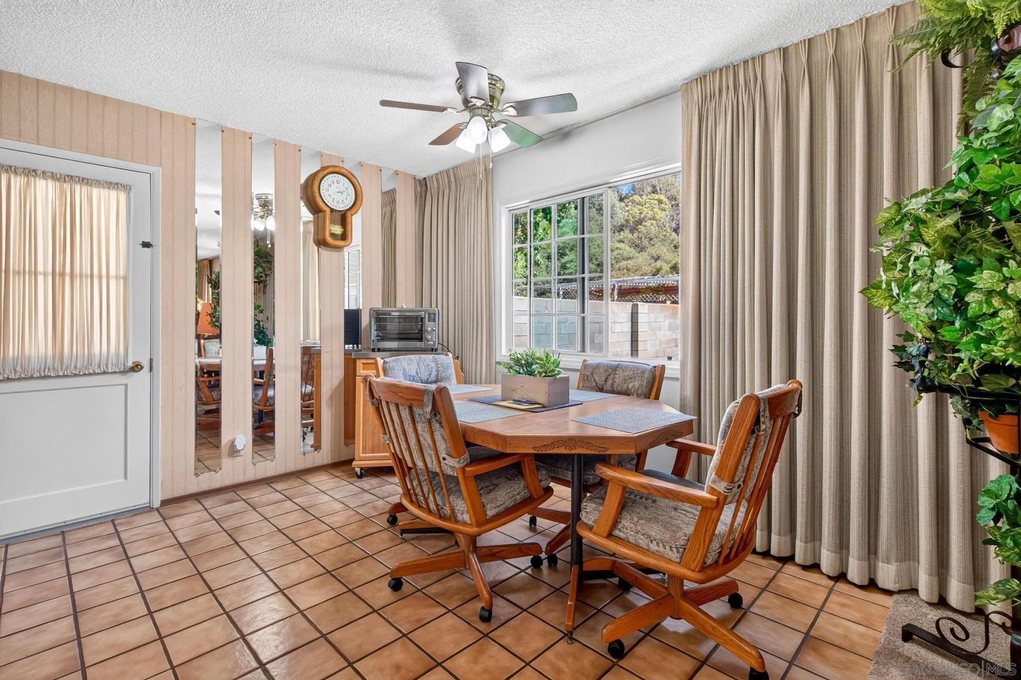 4621 Chateau Drive