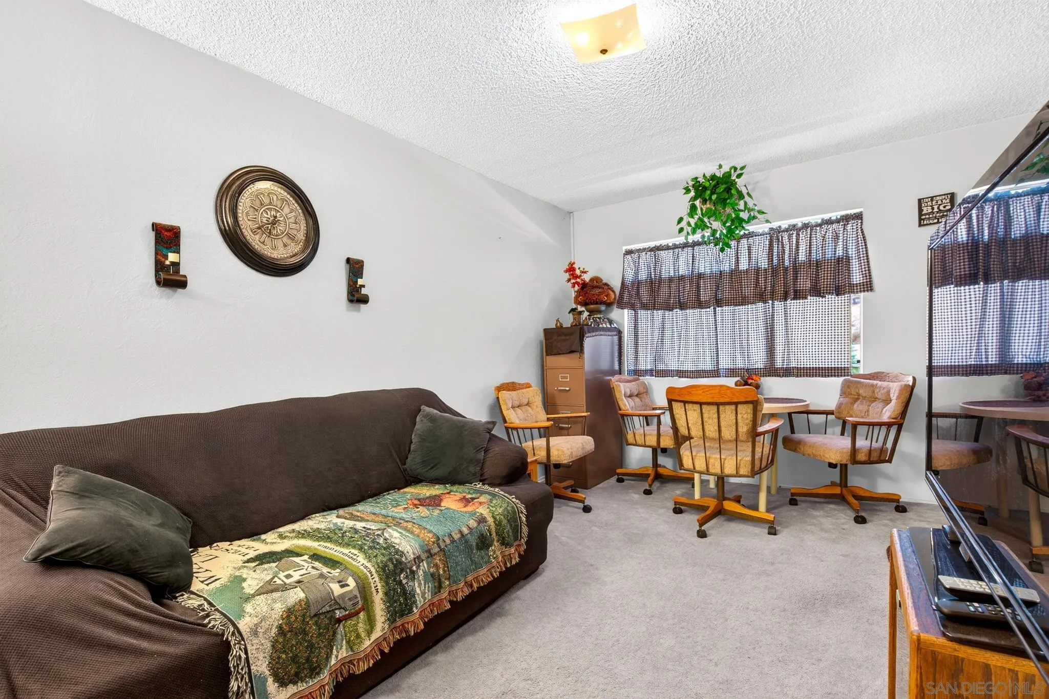 4621 Chateau Drive
