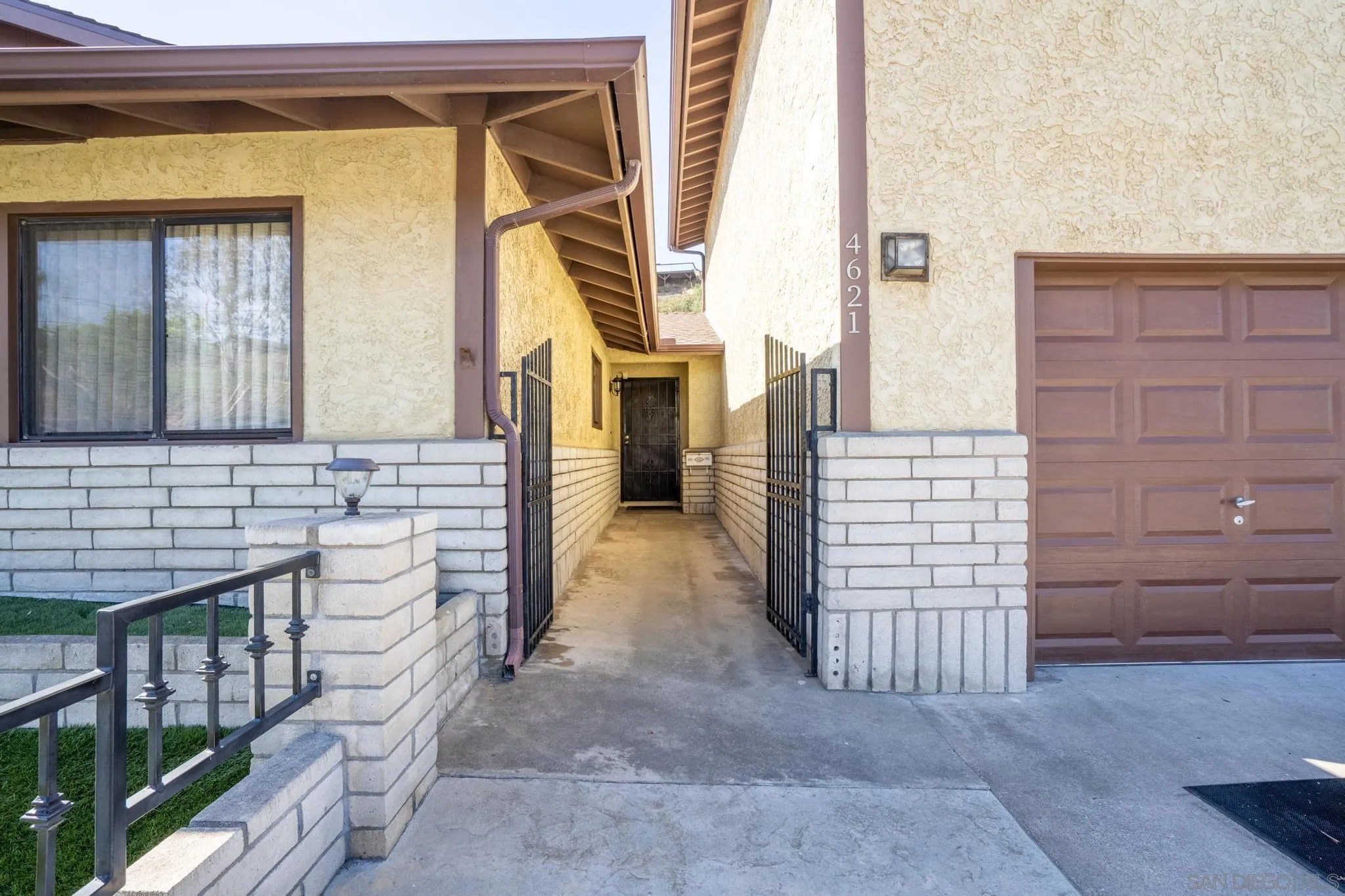4621 Chateau Drive