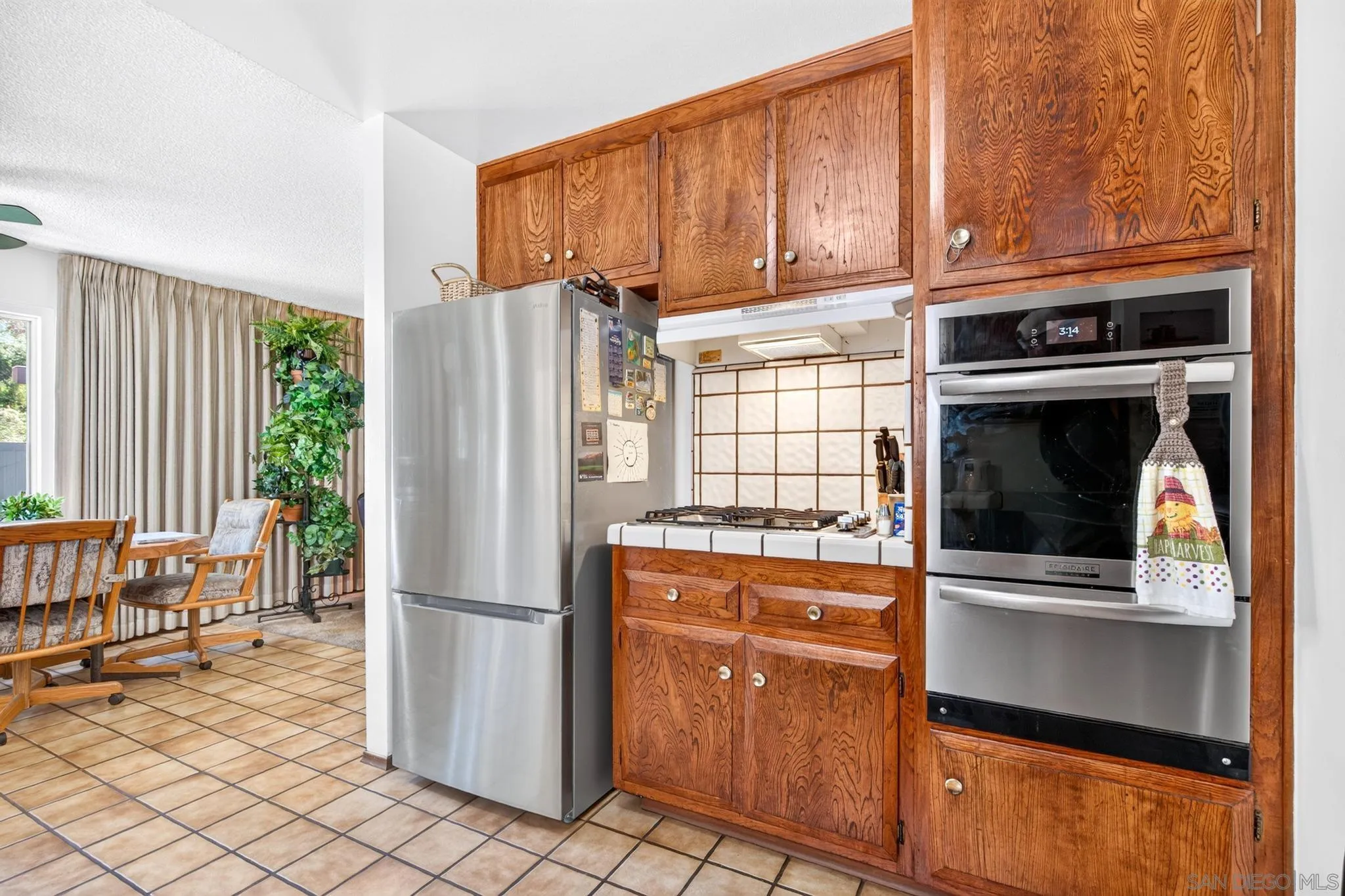 4621 Chateau Drive