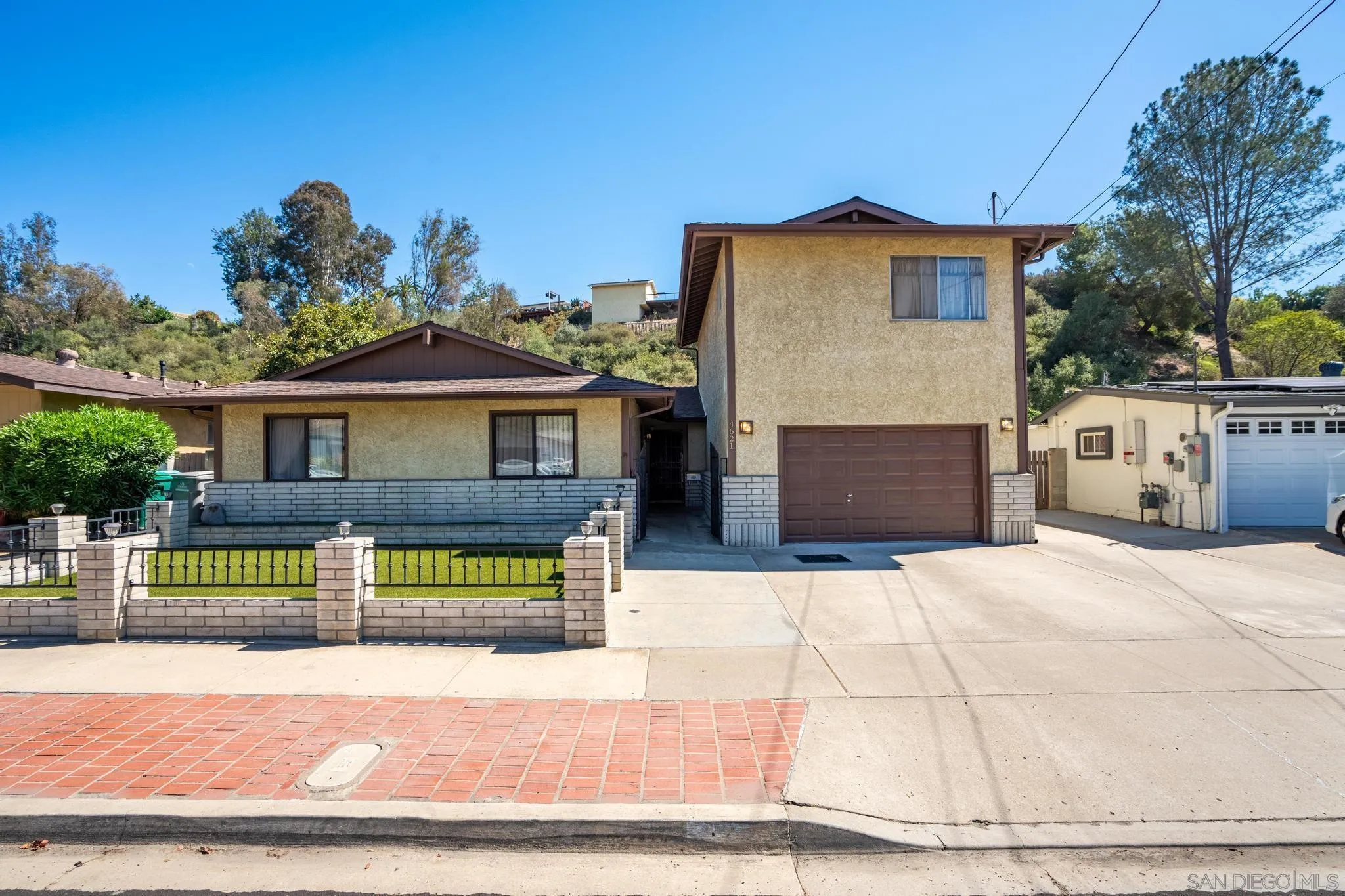 4621 Chateau Drive