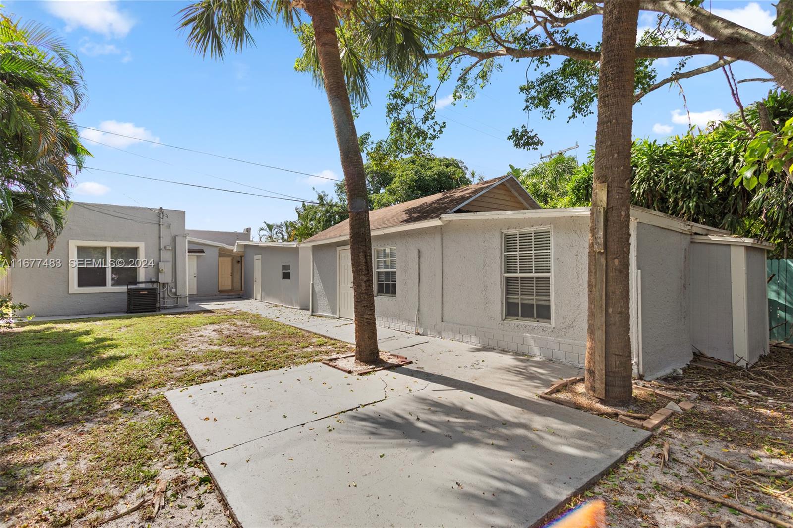 503 Avenida Hermosa