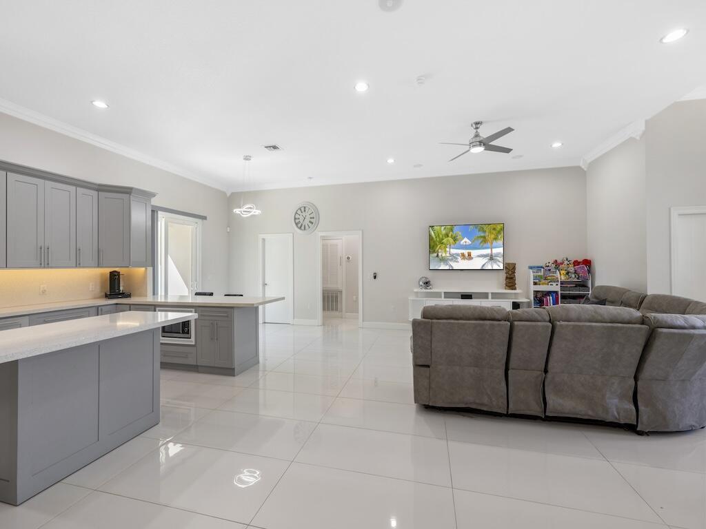 914 SW Mccracken Avenue, Port St. Lucie