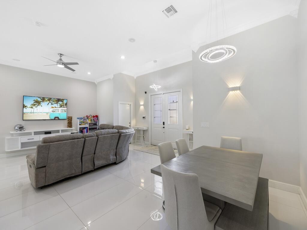 914 SW Mccracken Avenue, Port St. Lucie