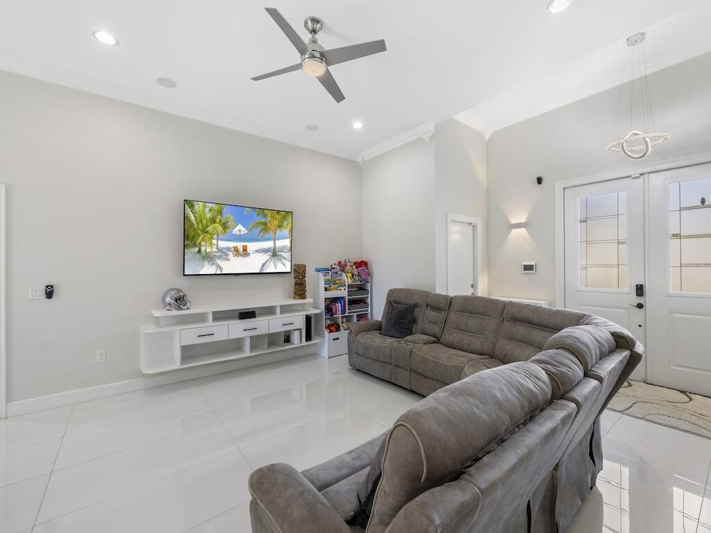 914 SW Mccracken Avenue, Port St. Lucie