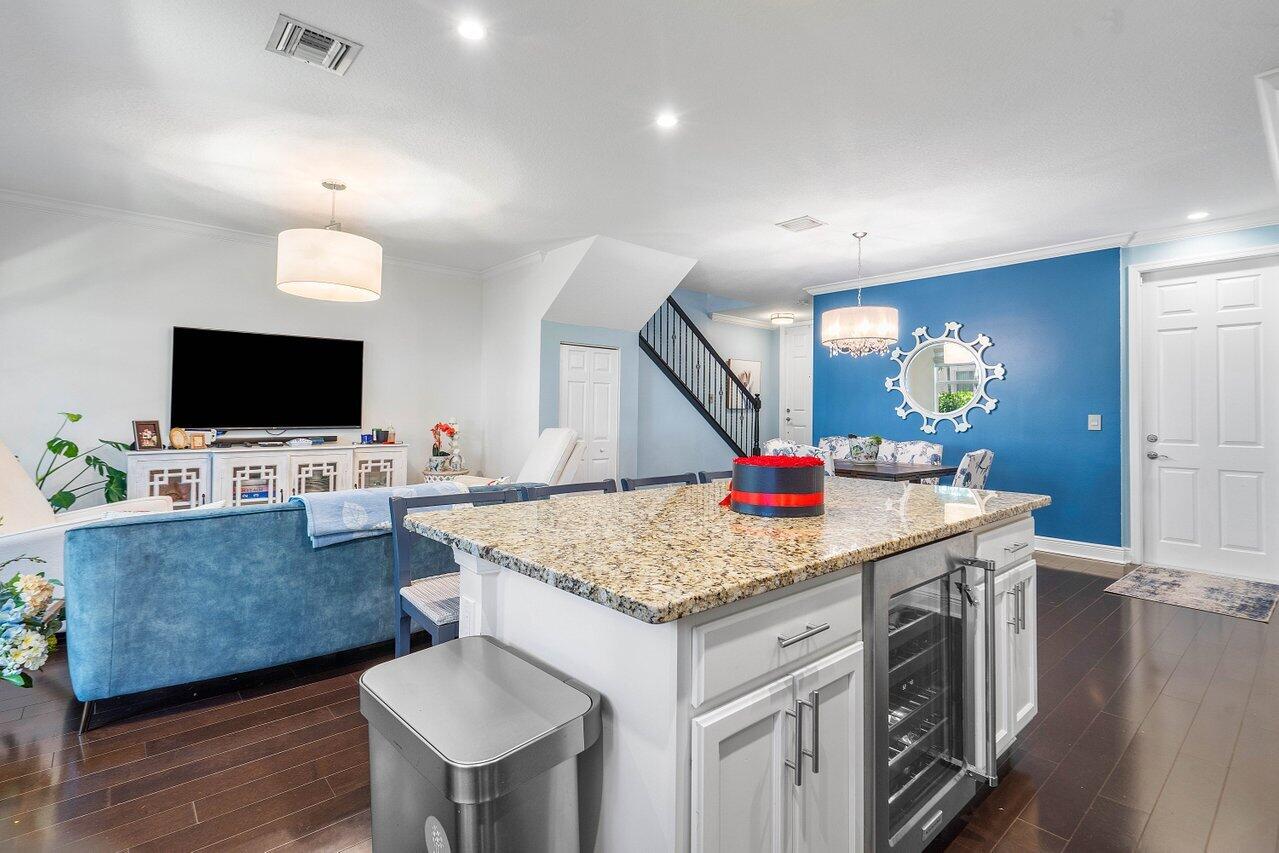 3146 Waterside Circle