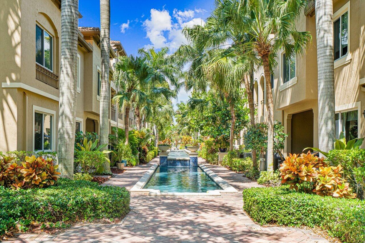 3146 Waterside Circle