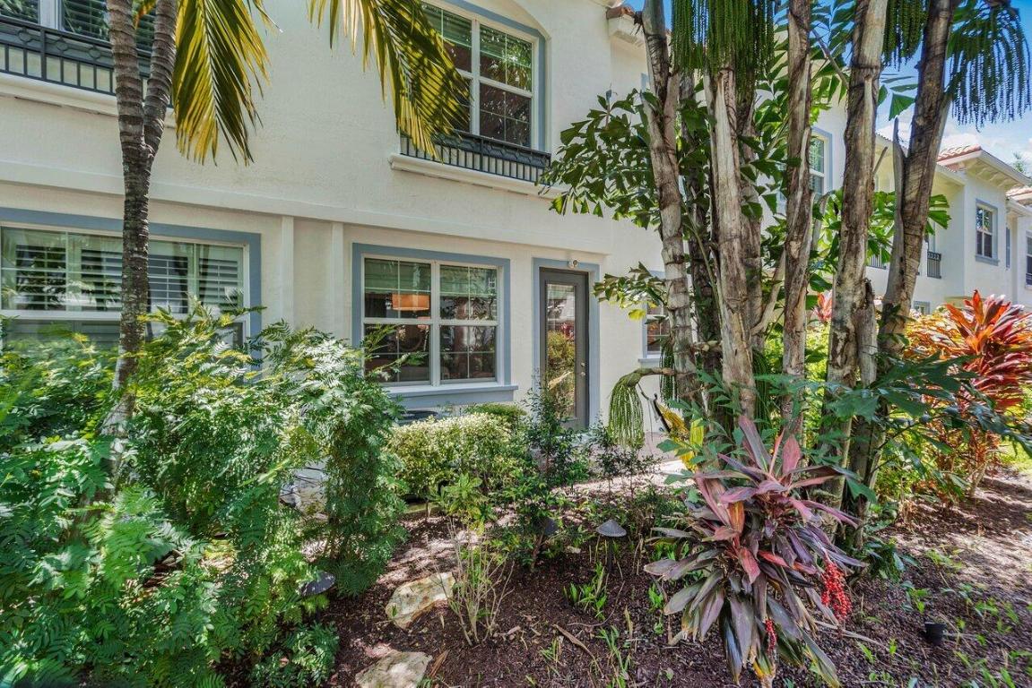 3146 Waterside Circle