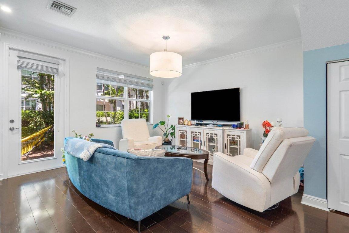 3146 Waterside Circle