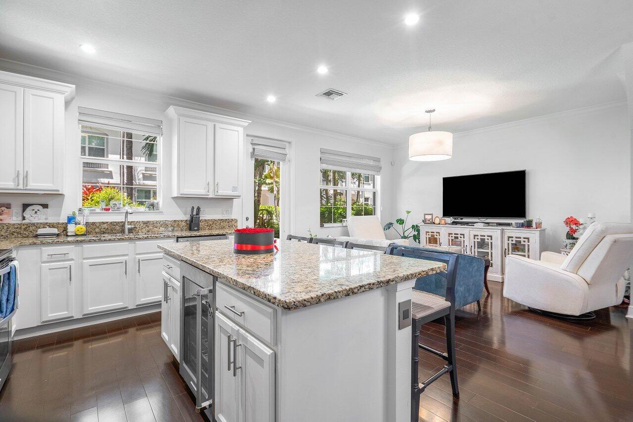 3146 Waterside Circle