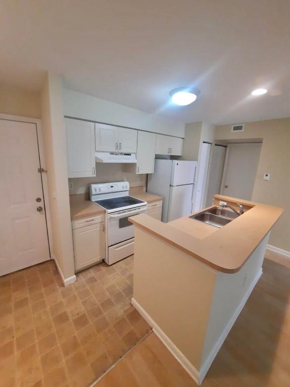 4855 Via Palm Lakes 904