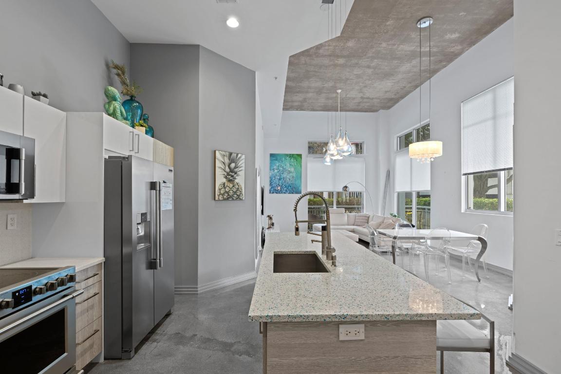 300 S Australian Avenue 105