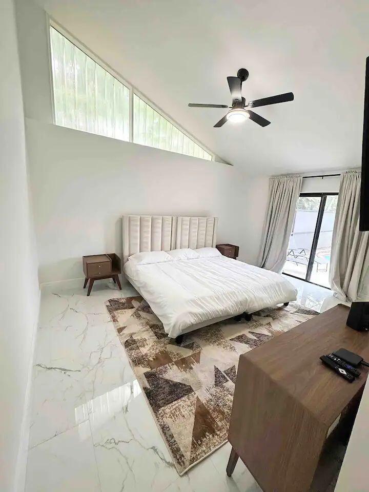 1255 Periwinkle Place
