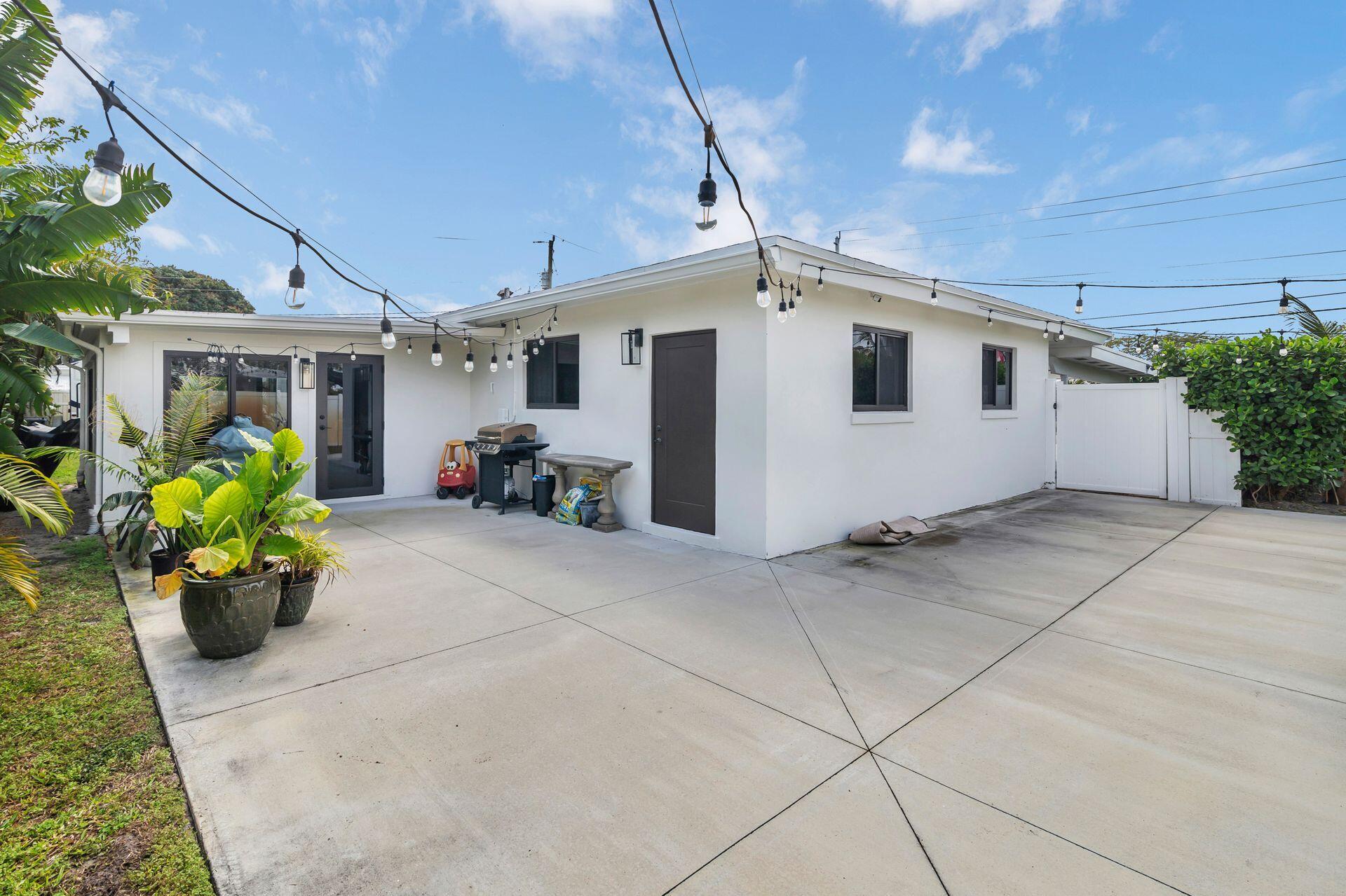 7700 Pine Tree Lane