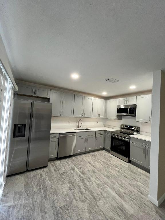 1905 N Congress Avenue