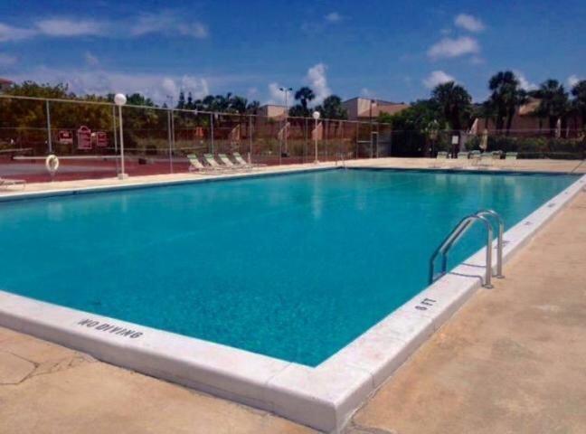 500 Executive Center Drive 5h