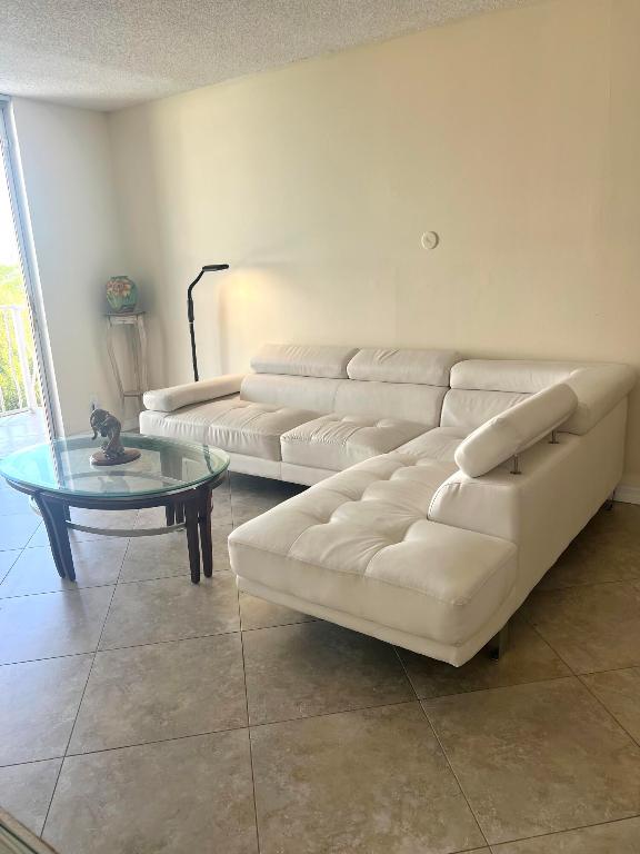 500 Executive Center Drive 5h