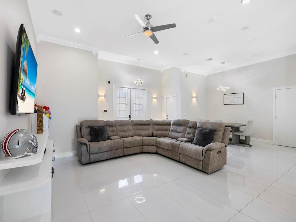 914 SW Mccracken Avenue